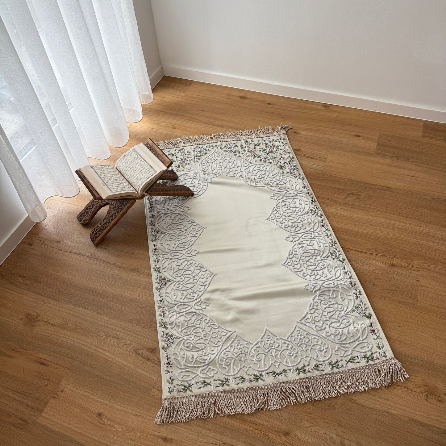 Bloom of Prayer – Gebetsteppich Creme