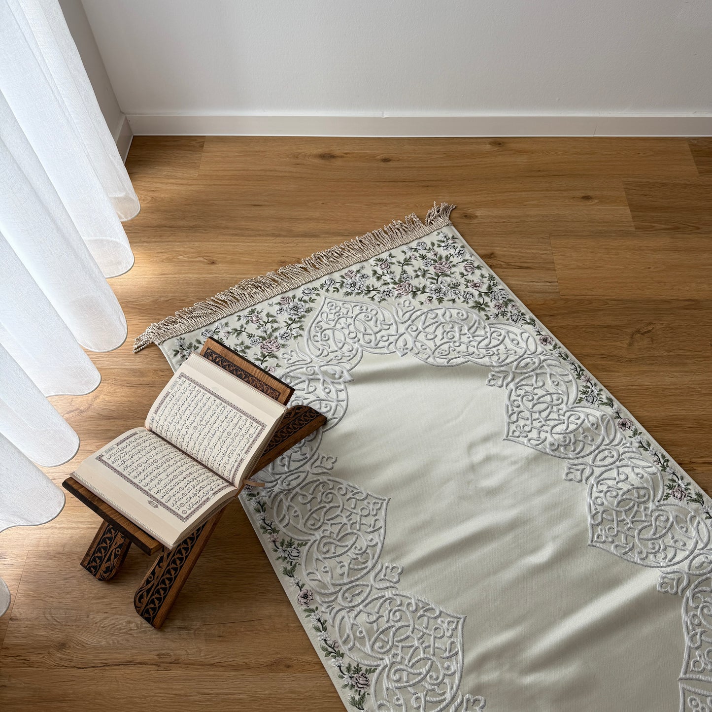 Bloom of Prayer – Gebetsteppich Creme