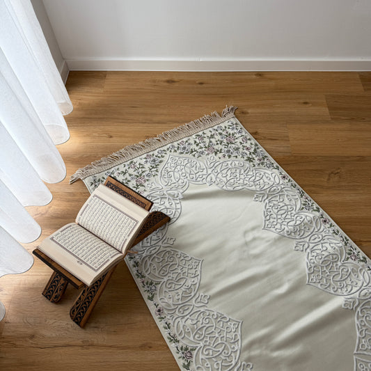 Bloom of Prayer – Gebetsteppich Creme