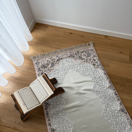 Bloom of Prayer – Gebetsteppich Rosé
